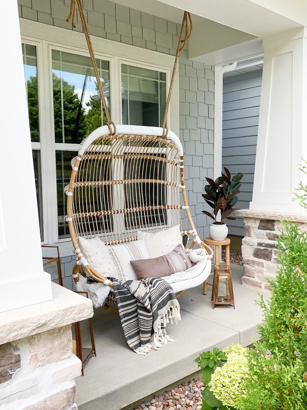 Rattan store bench swing