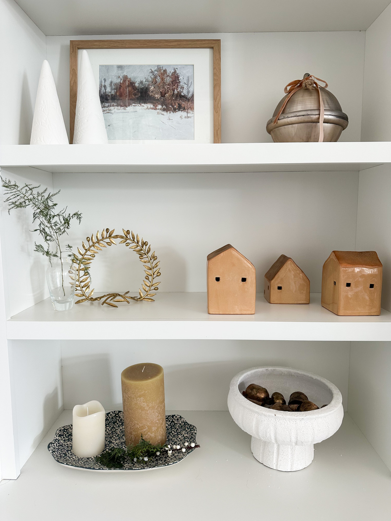 holiday shelf decor